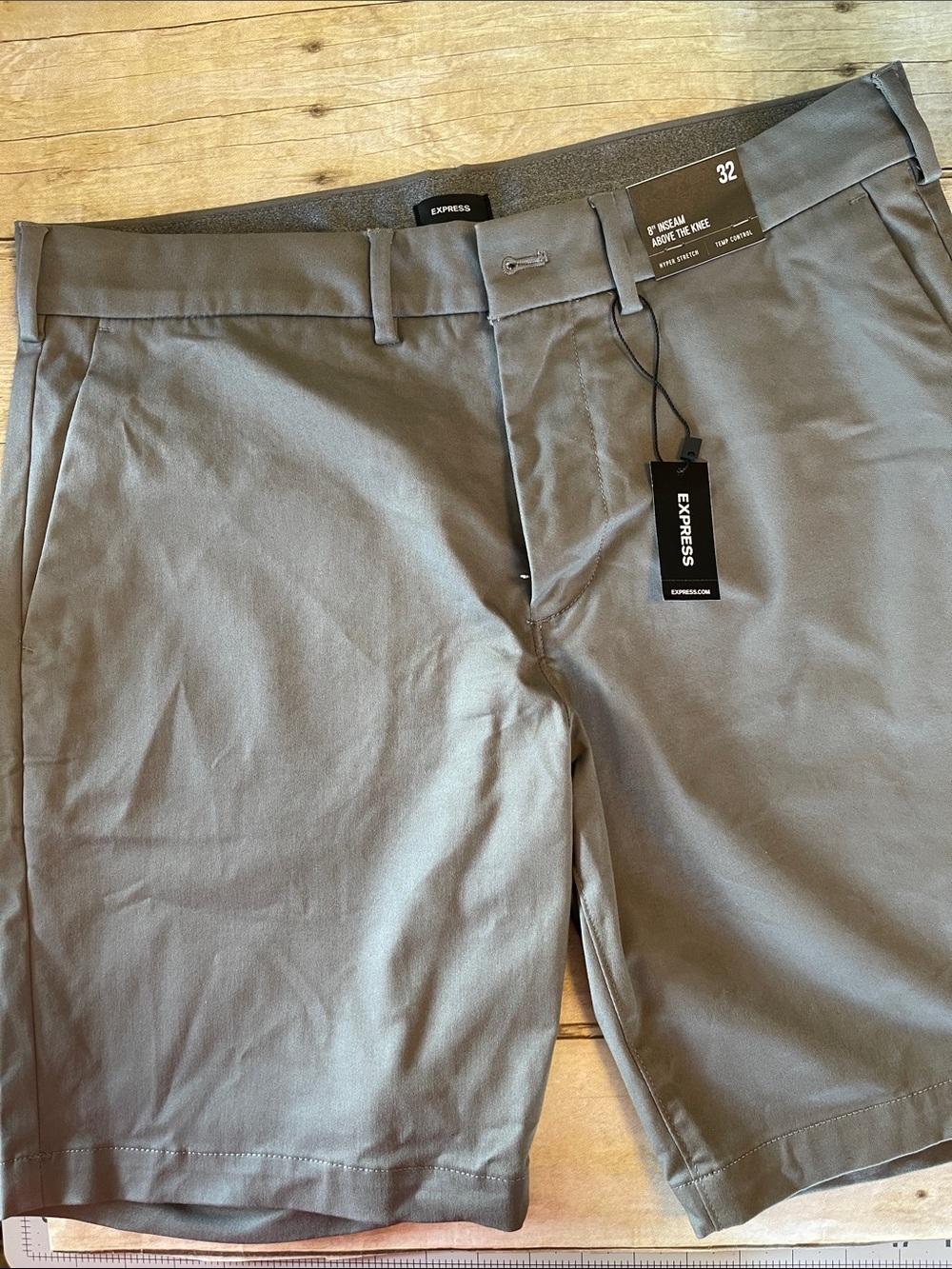 Men’s Hyper Stretch Temp Control 8 in Inseam Size 32 Above the Knee Gray Shorts